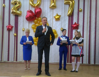 Олег Мастрюков поздравил выпускников лицея № 50 с Последним звонком